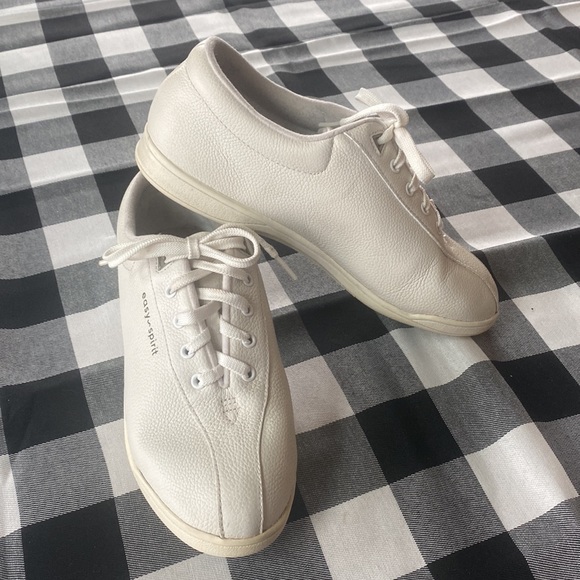 Easy Spirit shoes women's 9 white tennis shoes tie closure, pre owned EUC - Picture 2 of 5